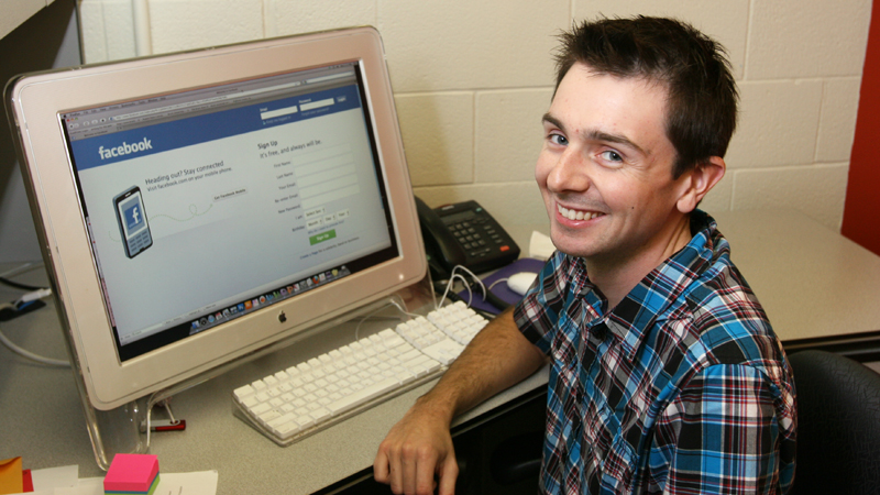 Doug Hagar is studying how Niagara municipal election candidates use social media.