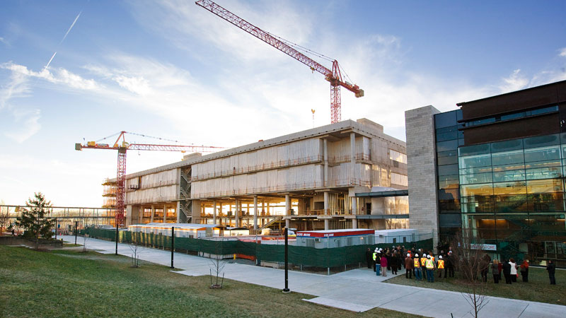 topping off ceremony for the Cairns Family Health and Bioscience Complex