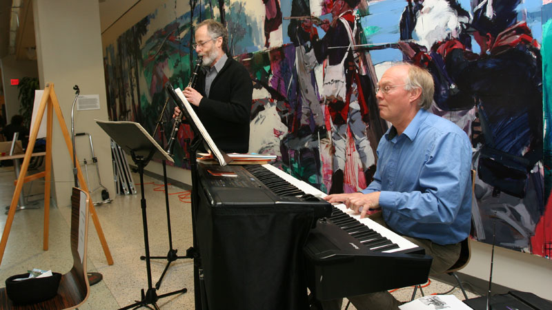 Sid Segalowitz and Bill Ralph entertain the lunch crowd at Market Hall.