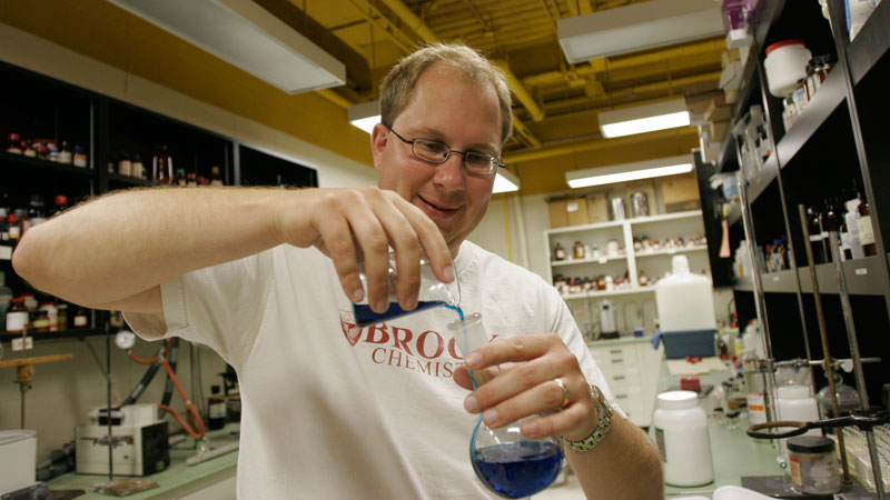 Paul Zelisko in a Brock chemistry lab
