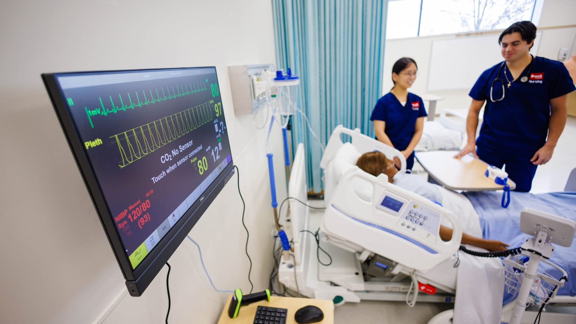 Nursing students observing a monitor 