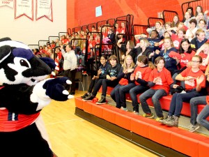 Boomer gets elementary students cheering at the Badgers vs. Bullying event.