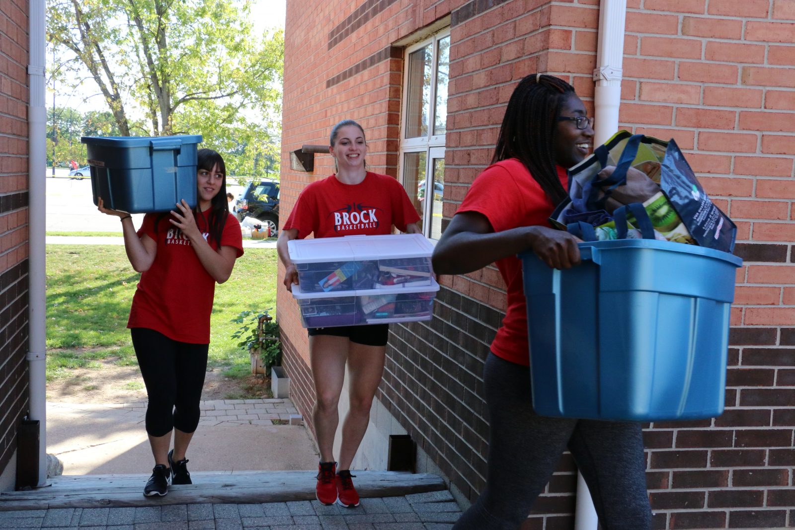 Brock University volunteers help out during Move In Day.