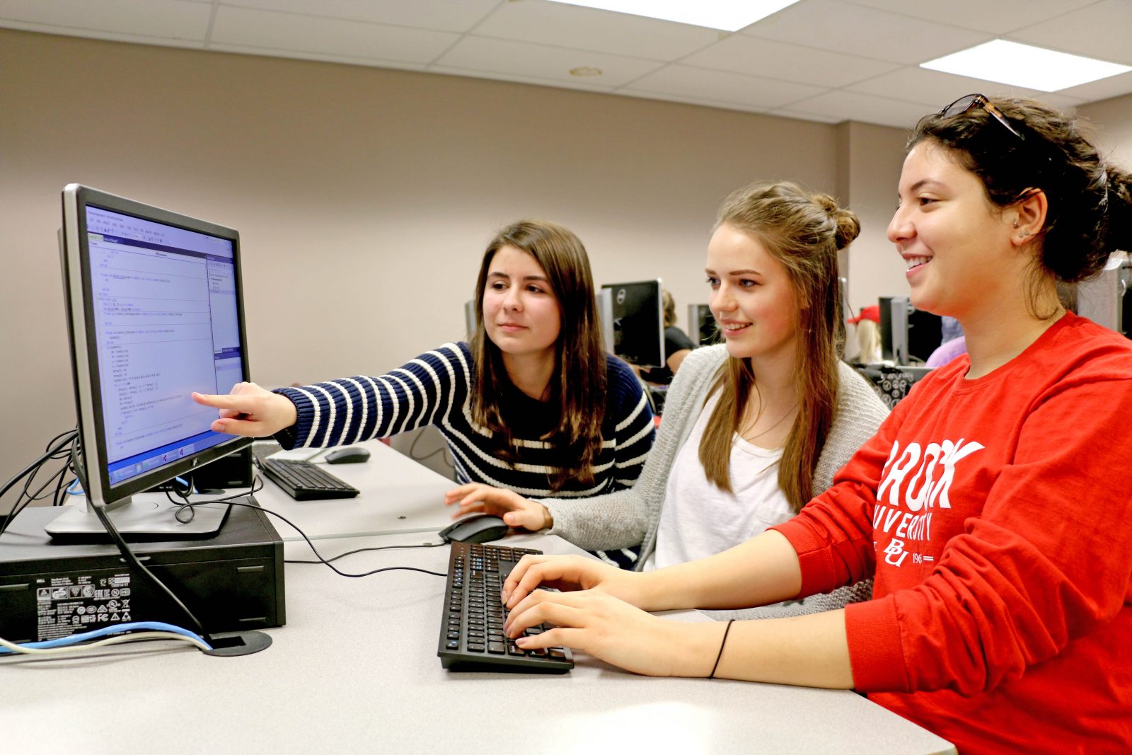 Students help Distress Centre Niagara