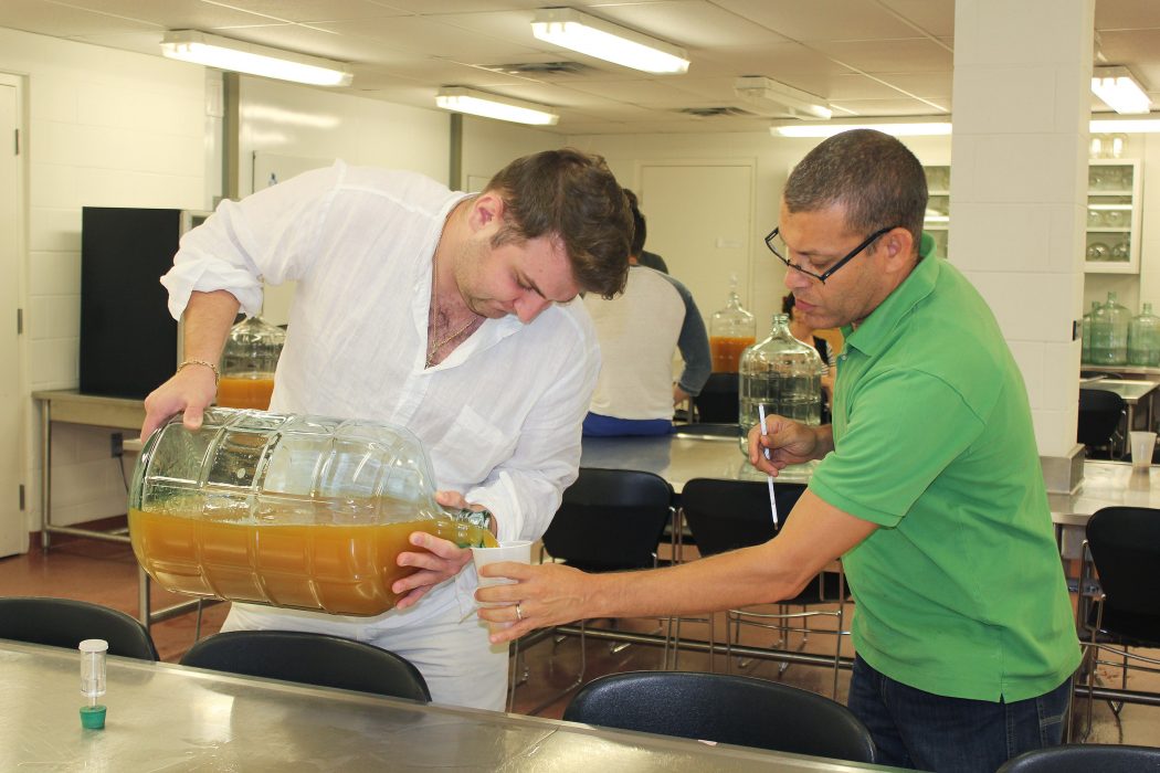 CCOVI cider course participants work in lab