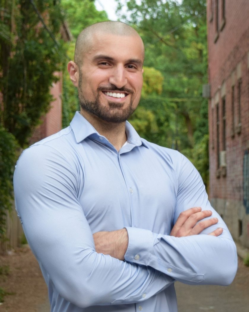 Portrait of Ali Emami with his arms crossed across his chest.