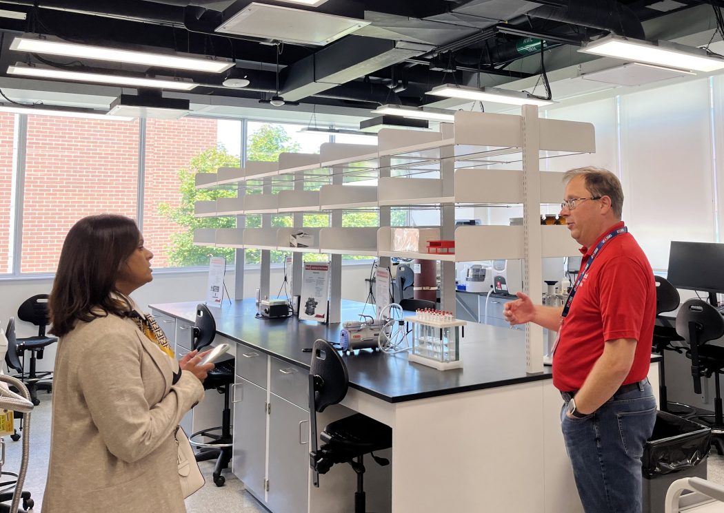 Two people talking in a lab.