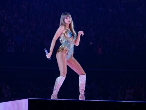 Taylor swift on stage.