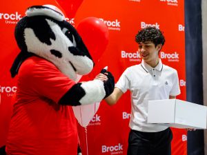 Brock University mascot Boomer congratulates a Niagara Principal’s Scholarship recipient during the celebration.