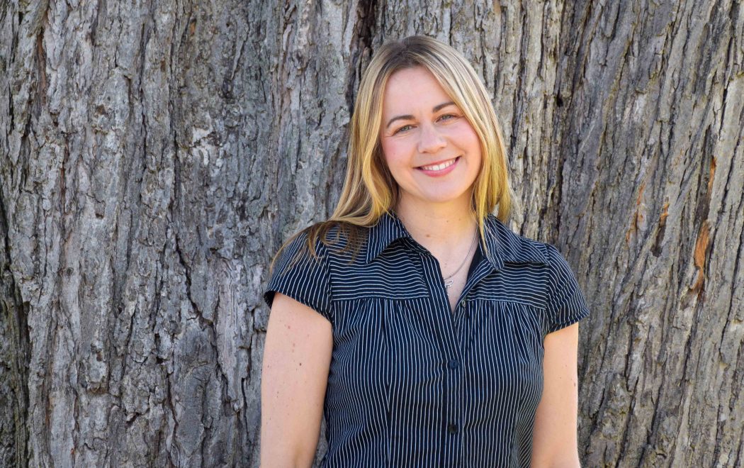 Erin Panda stands in front of a large tree.