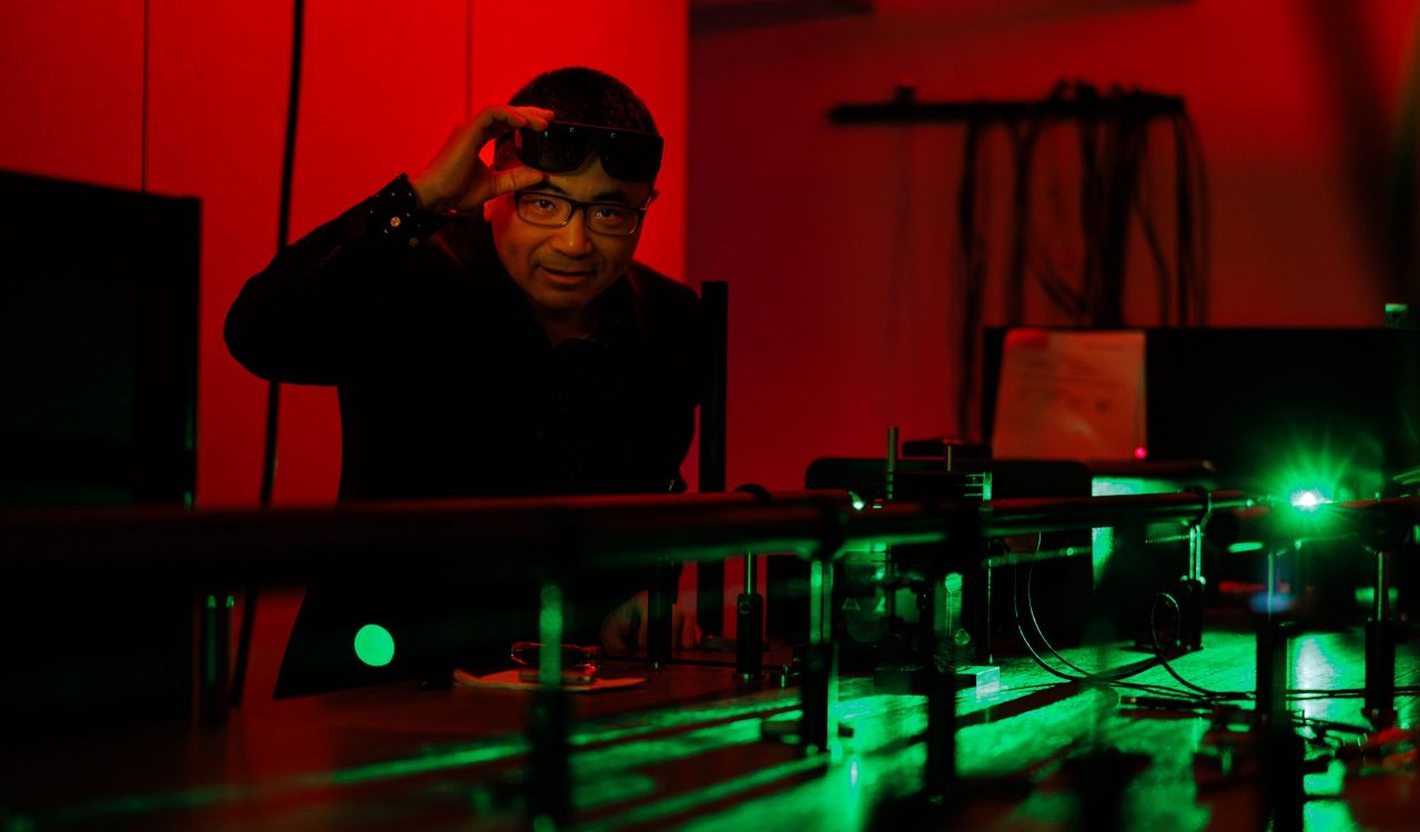Jianbo Gao works with lasers in a Brock University research lab.