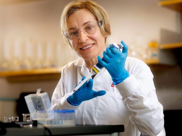 A woman works in a scientific lab.