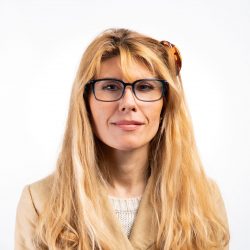 headshot of Gloria Leahey