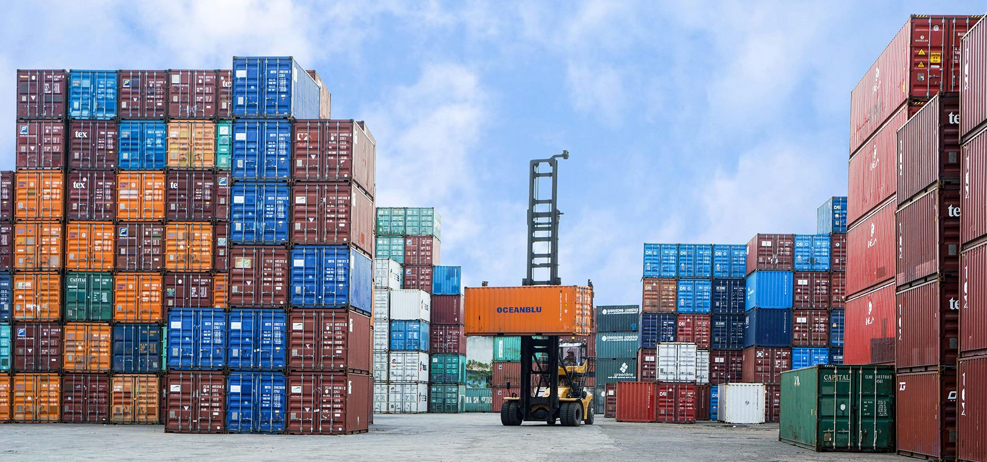 Integrated Logistics Image of shipping containers