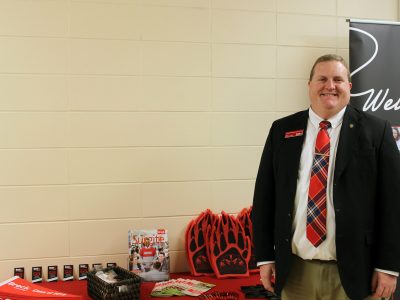 Crispin Bottomley (BA ’05, BEd ’05) was on hand with Alumni Relations to advise students about the benefits of being a Brock graduate. A member of the Board of Directors for the Brock University Alumni Association, Bottomley is a graduate of the Faculty of Education. He highlighted the ways students can use the skills they gain in the Faculty’s programs to succeed in careers inside and outside of the classroom.