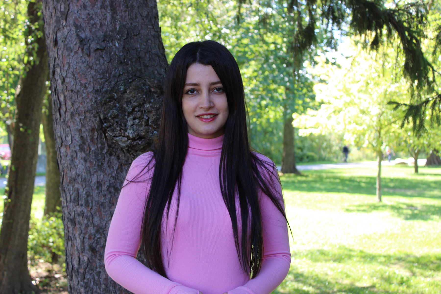 Sahar Heidariasl standing in front of a tree.