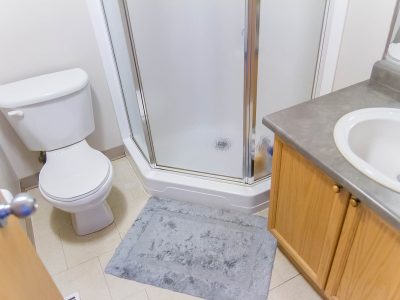 Quarry View washroom with shower