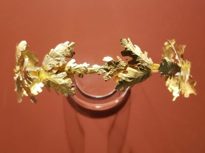 A gold laurel wreath from the ROM's classical collection.