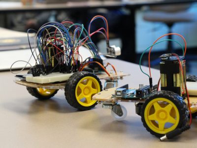 2 simple robotics examples on wheels