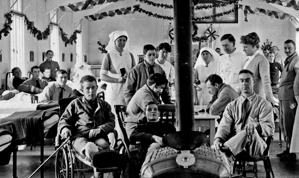Image of recuperating soldiers and nurses
