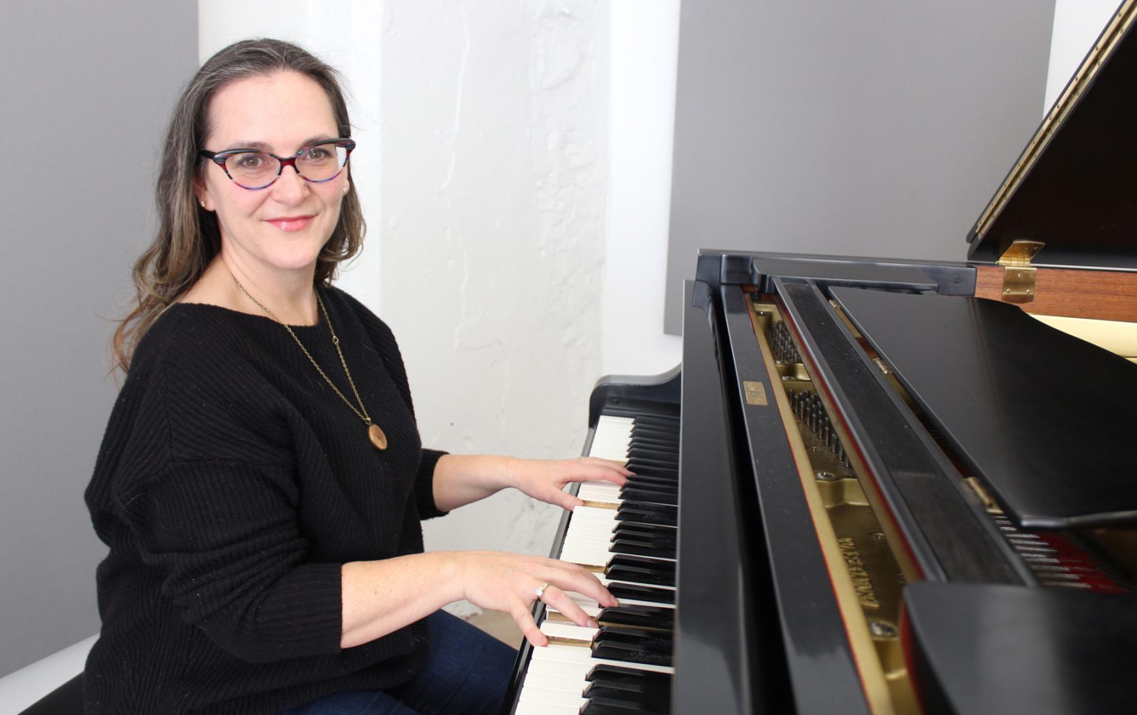 Pianist Karin Di Bella at piano