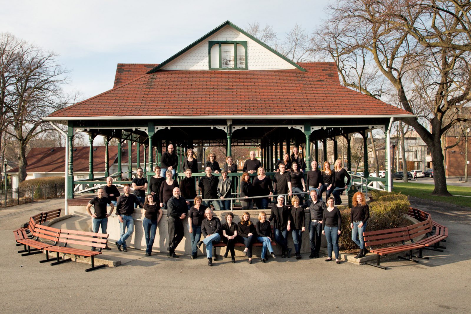 The Avanti Chamber Singers outside St. Thomas Anglican Church
