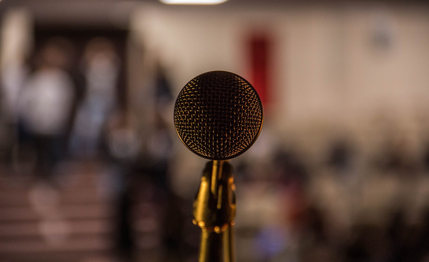 microphone in lecture hall 