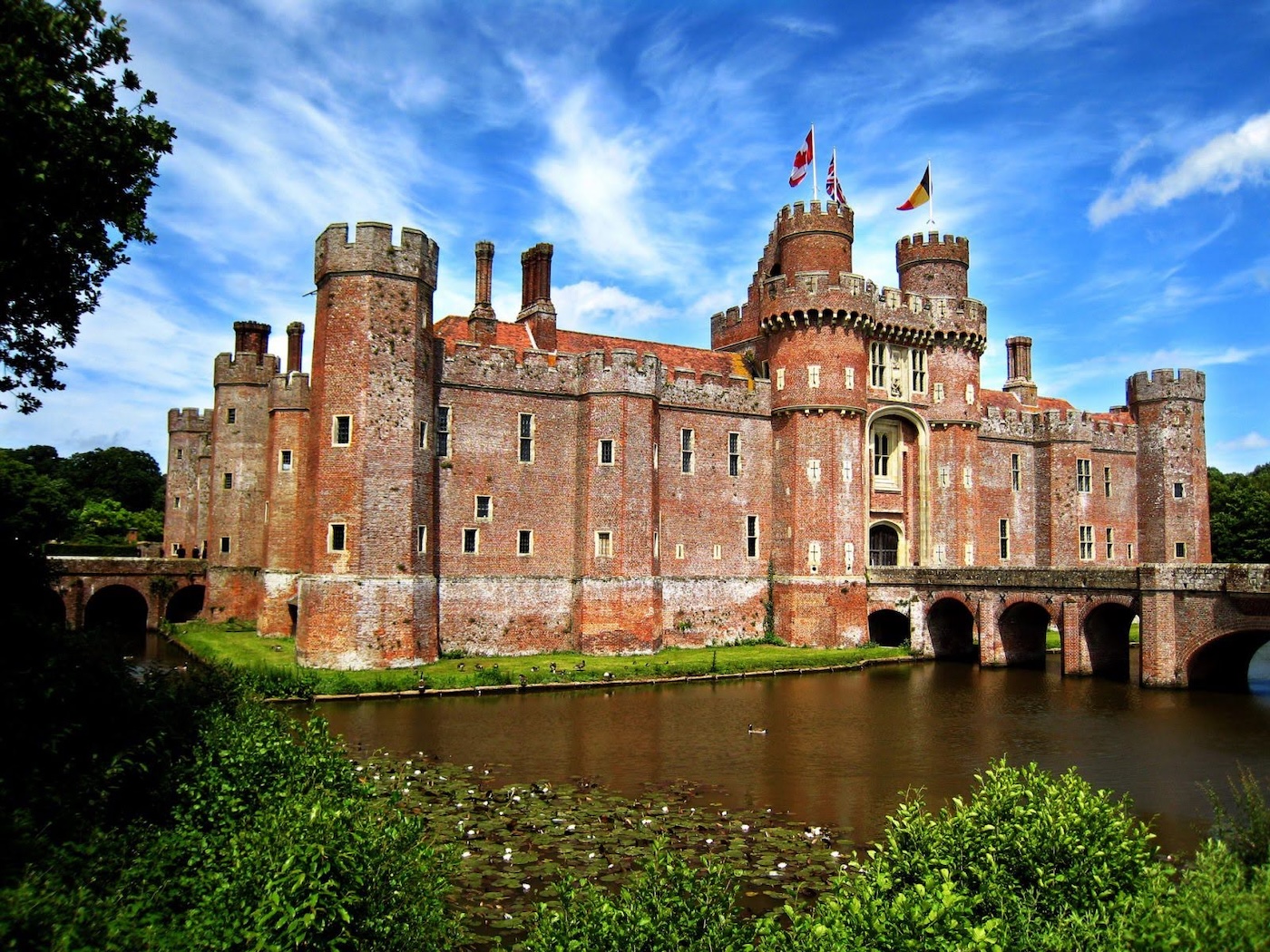 Herstmonceux_Castle_exterior-1600x1200 Herstmonceux Castle exterior