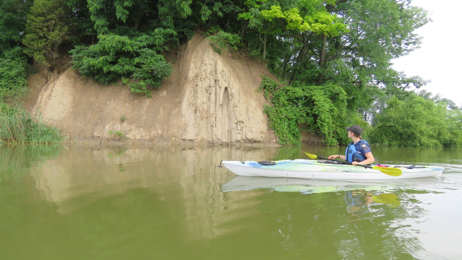 meredith decock kayaks on lincoln shoreline